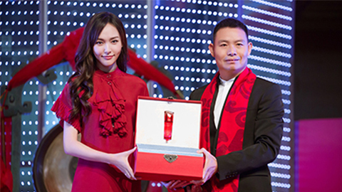 中国美正当红，Z6·尊龙A股上市，引领新时代